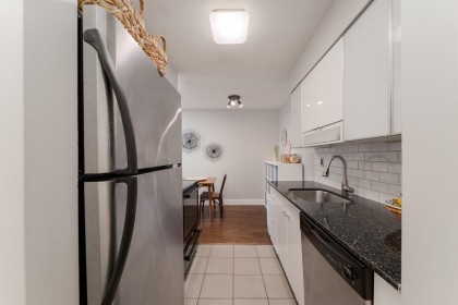 Photo 16 at 303 - 2450 Cornwall Avenue, Kitsilano, Vancouver West