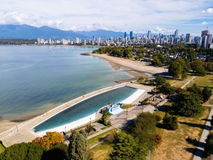 Photo 1 at 303 - 2450 Cornwall Avenue, Kitsilano, Vancouver West
