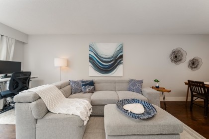 Photo 9 at 303 - 2450 Cornwall Avenue, Kitsilano, Vancouver West