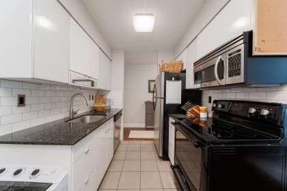Photo 15 at 303 - 2450 Cornwall Avenue, Kitsilano, Vancouver West