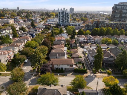 Photo 3 at 1594 W 68th Avenue, S.W. Marine, Vancouver West