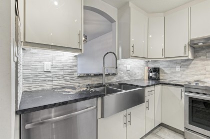 Photo 3 at 109 - 5835 Hampton Place, University VW, Vancouver West