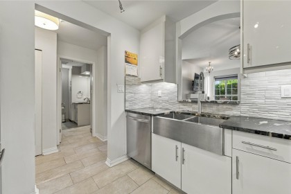 Photo 5 at 109 - 5835 Hampton Place, University VW, Vancouver West
