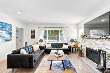 Photo 4 at 300 E 25th Street, Upper Lonsdale, North Vancouver