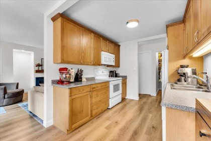 Photo 10 at 102 - 1935 W 1st Avenue, Kitsilano, Vancouver West
