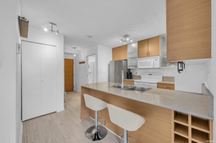 Photo 3 at 1401 - 928 Homer Street, Yaletown, Vancouver West