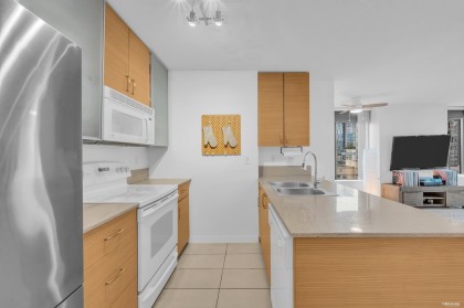 Photo 4 at 1401 - 928 Homer Street, Yaletown, Vancouver West
