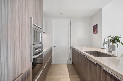 Photo 4 at 906 - 181 W 1st Avenue, False Creek, Vancouver West