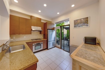 Photo 6 at 989 W 38th Avenue, Cambie, Vancouver West