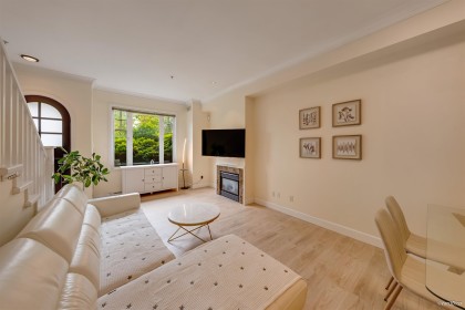 Photo 3 at 989 W 38th Avenue, Cambie, Vancouver West