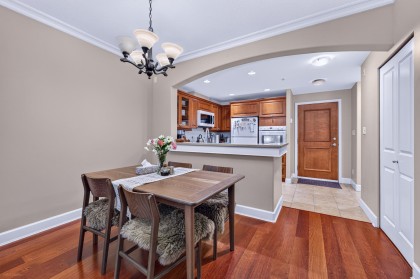 Photo 6 at 213 - 5770 Oak Street, Oakridge VW, Vancouver West