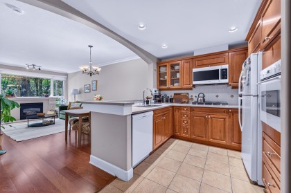 Photo 13 at 213 - 5770 Oak Street, Oakridge VW, Vancouver West