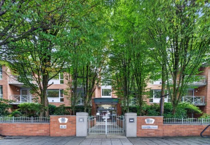Photo 3 at 213 - 5770 Oak Street, Oakridge VW, Vancouver West