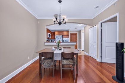 Photo 4 at 213 - 5770 Oak Street, Oakridge VW, Vancouver West