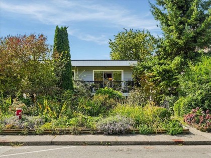 Photo 2 at 6 - 137 E 5th Street, Lower Lonsdale, North Vancouver