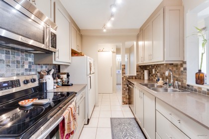 Photo 11 at 107 - 131 W 4th Street, Lower Lonsdale, North Vancouver