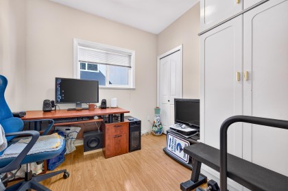 Photo 7 at 650 W 70th Avenue, Marpole, Vancouver West