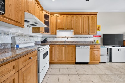 Photo 10 at 650 W 70th Avenue, Marpole, Vancouver West