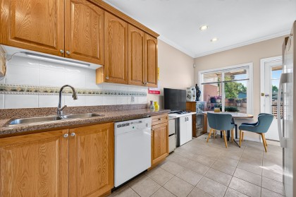 Photo 11 at 650 W 70th Avenue, Marpole, Vancouver West