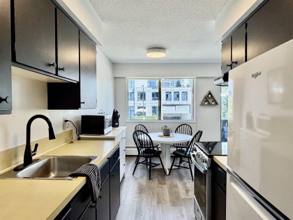 Photo 7 at 202 - 1345 Chesterfield Avenue, Central Lonsdale, North Vancouver