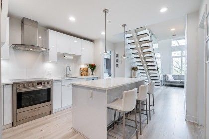 Photo 4 at 606 - 733 W 3rd Street, Harbourside, North Vancouver