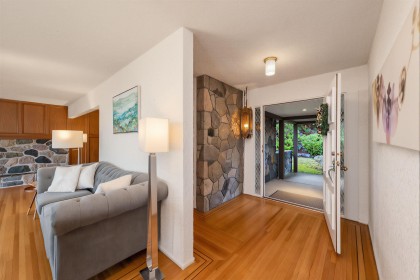 Photo 8 at 875 Eyremount Drive, British Properties, West Vancouver