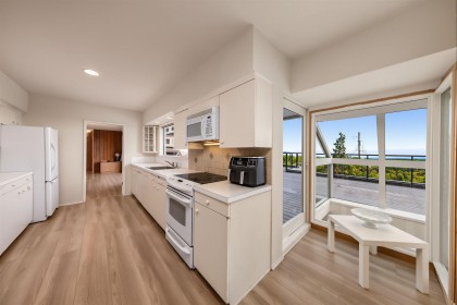 Photo 21 at 875 Eyremount Drive, British Properties, West Vancouver