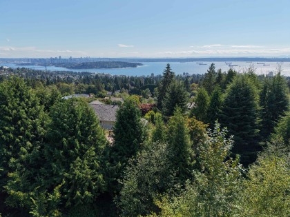Photo 3 at 1410 Camelot Road, Chartwell, West Vancouver