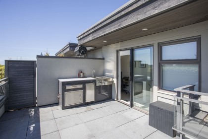 Photo 2 at 300 - 2432 Haywood Avenue, Dundarave, West Vancouver