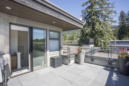 Photo 4 at 300 - 2432 Haywood Avenue, Dundarave, West Vancouver
