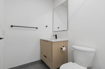 Photo 16 at 303 - 333 St. Davids Avenue, Lower Lonsdale, North Vancouver