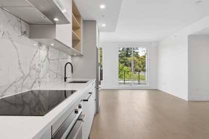 Photo 12 at 303 - 333 St. Davids Avenue, Lower Lonsdale, North Vancouver