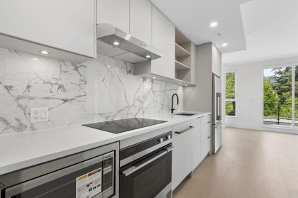 Photo 9 at 303 - 333 St. Davids Avenue, Lower Lonsdale, North Vancouver