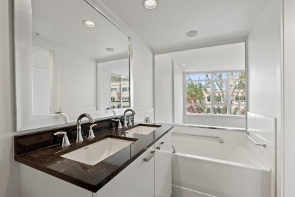Photo 14 at 569 - 2080 West Broadway Street, Kitsilano, Vancouver West