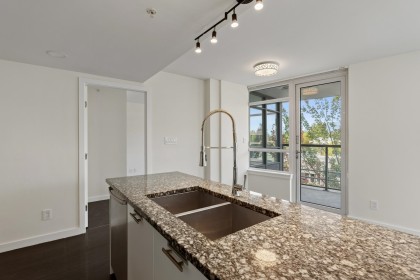 Photo 8 at 569 - 2080 West Broadway Street, Kitsilano, Vancouver West