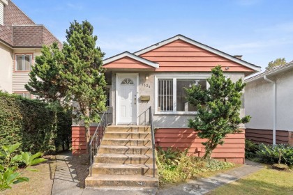 Photo 2 at 1534 W 71st Avenue, Marpole, Vancouver West