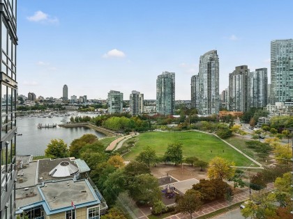 Photo 2 at 16D - 139 Drake Street, Yaletown, Vancouver West