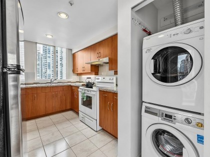 Photo 9 at 16D - 139 Drake Street, Yaletown, Vancouver West