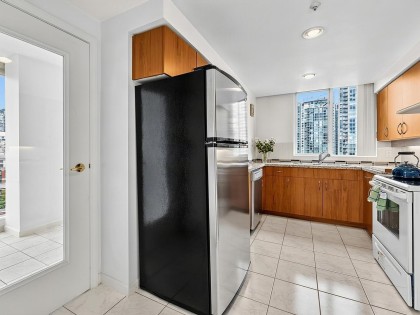 Photo 11 at 16D - 139 Drake Street, Yaletown, Vancouver West