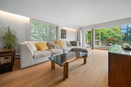 Photo 1 at 204 - 5475 Vine Street, Kerrisdale, Vancouver West