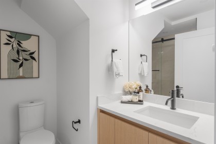 Photo 4 at 1012 W 52nd Avenue, South Granville, Vancouver West