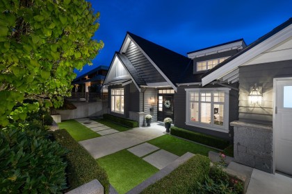 Photo 2 at 977 Melbourne Avenue, Edgemont, North Vancouver