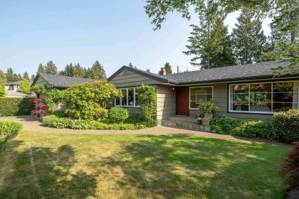 Photo 2 at 915 Wentworth Avenue, Forest Hills NV, North Vancouver