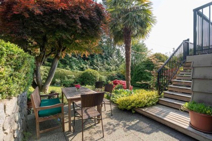 Photo 3 at 915 Wentworth Avenue, Forest Hills NV, North Vancouver