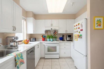 Photo 6 at 214 - 2105 W 42nd Avenue, Kerrisdale, Vancouver West