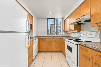 Photo 12 at 17D - 139 Drake Street, Yaletown, Vancouver West