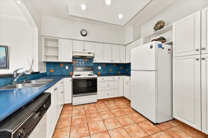 Photo 11 at 403 - 121 W 29th Street, Upper Lonsdale, North Vancouver