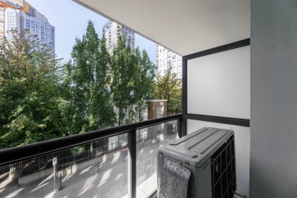 Photo 14 at 301 - 928 Beatty Street, Yaletown, Vancouver West