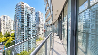 Photo 3 at 1501 - 89 Nelson Street, Yaletown, Vancouver West