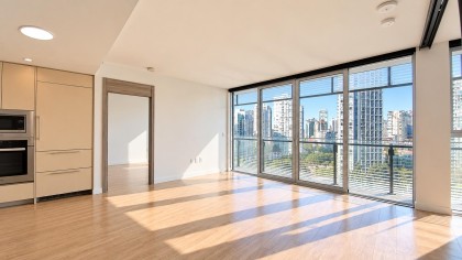 Photo 5 at 1501 - 89 Nelson Street, Yaletown, Vancouver West